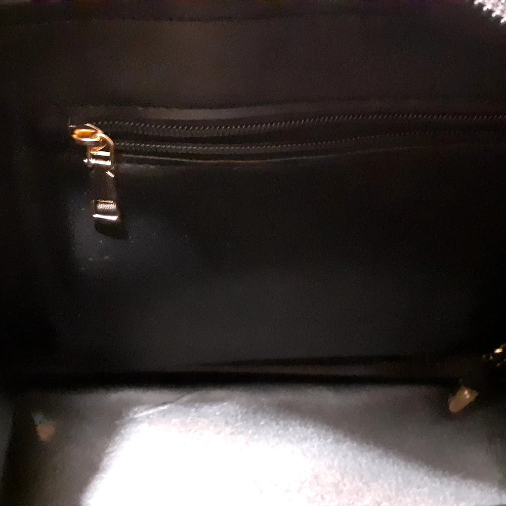 Black Tote Bag - No Name Brand - Picture 2 of 10